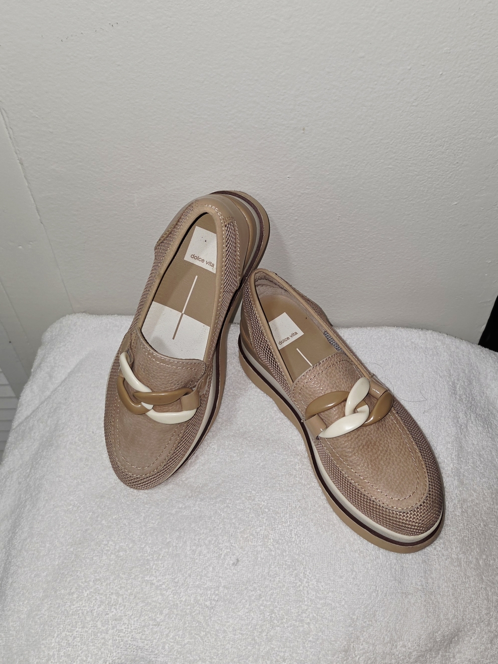 Dolce Vita Tan & Cream Chain-Accent Slip-On Loafers Size 6.5